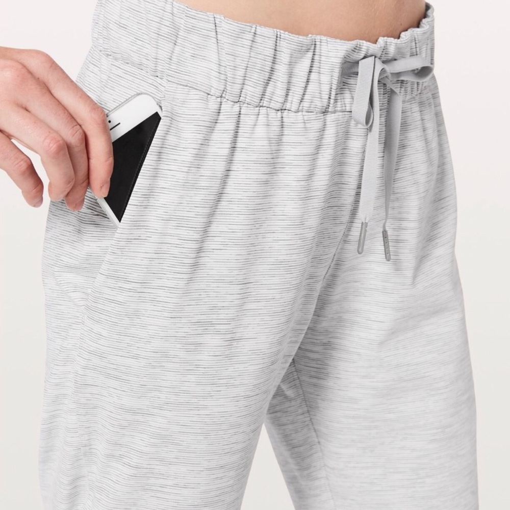 Lululemon On The Fly Pants Ice Gray